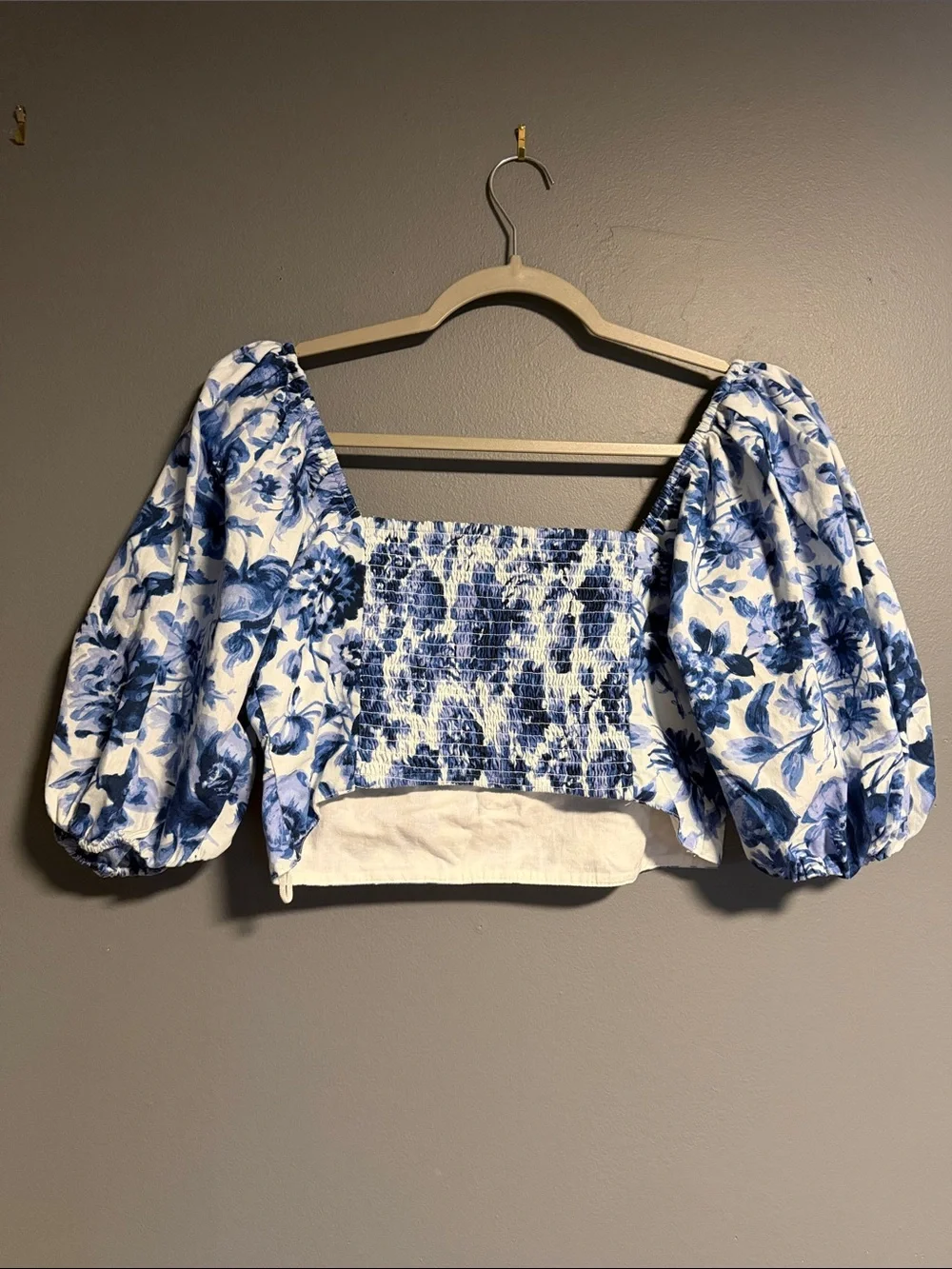 Abercrombie & Fitch Blue and White Floral Puff-Sleeve Crop Top